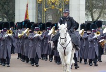 21 Février: la relève de la garde royale à Buckingham Palace
